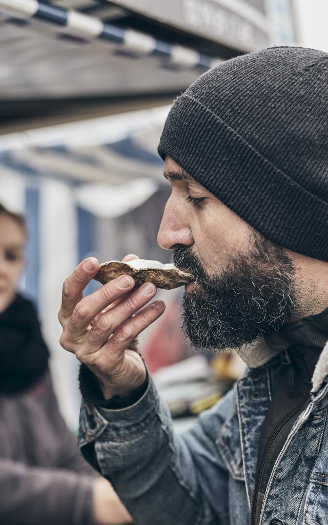 Degustation Au Marche Aux Huitres Port De La Houle Cancale Alexandre Lamoureux 2784