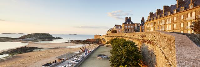 Promenade Sur Les Remparts St Malo Alexandre Lamoureux 12131