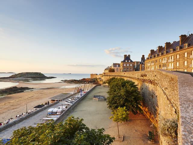 Promenade Sur Les Remparts St Malo Alexandre Lamoureux 12131