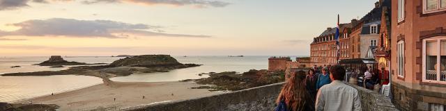 Promenade Sur Les Remparts St Malo Alexandre Lamoureux 12132