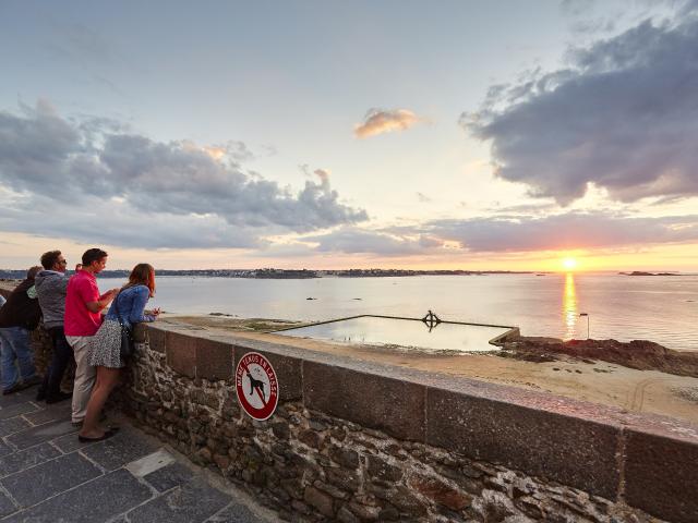 Promenade Sur Les Remparts St Malo Alexandre Lamoureux 12134