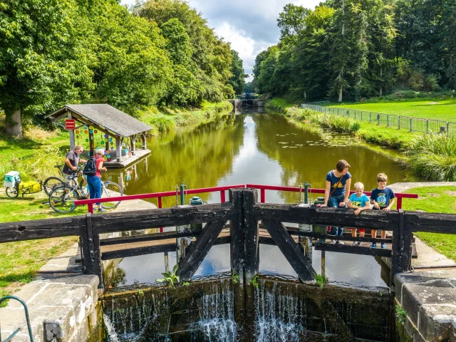 Simon Bourcier Famille Le Long Du Canal Hede Bazouges Simon Bourcier 6695