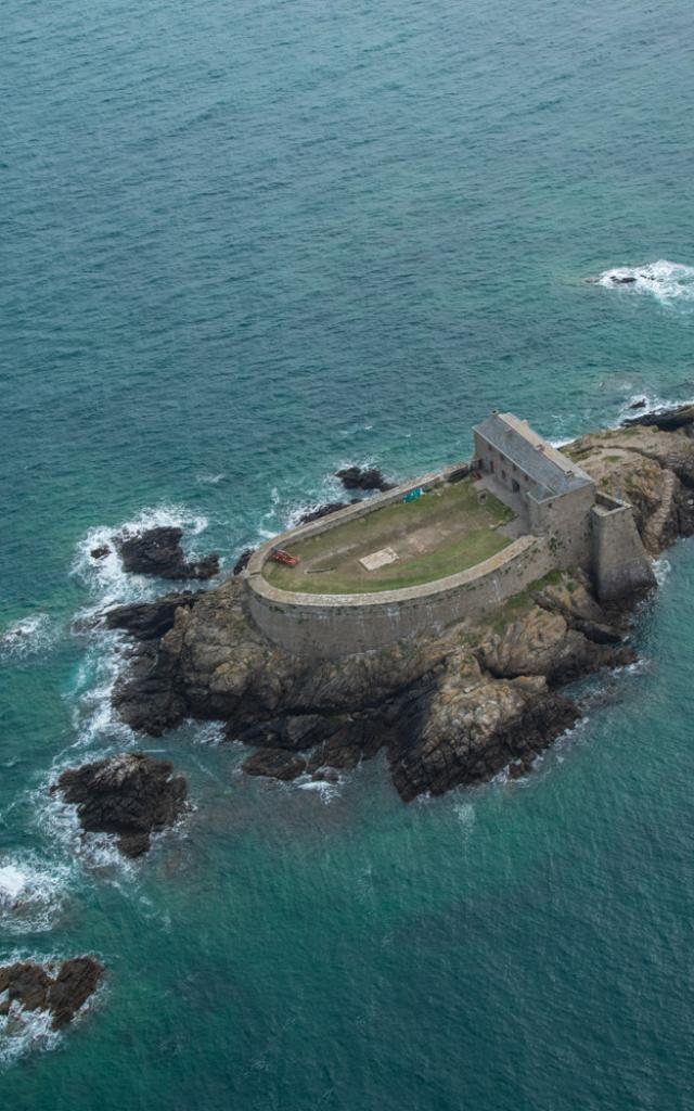 Fort De La Conchee Baie De St Malo Yann Langevin 9124