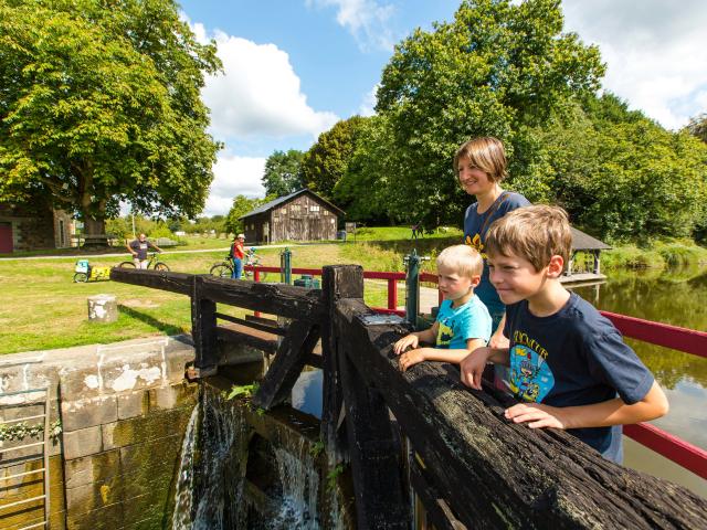 Simon Bourcier Famille Le Long Du Canal Hede Bazouges Simon Bourcier 6694