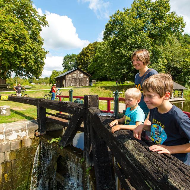 Simon Bourcier Famille Le Long Du Canal Hede Bazouges Simon Bourcier 6694