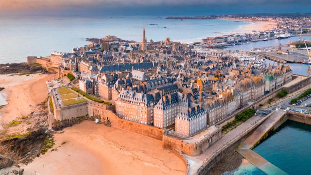 Vue Sur Saint Malo Intra Muros Depuis Le Mole Des Noires Saint Malo Loic Lagarde 663 1200px