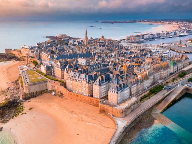 Vue Sur Saint Malo Intra Muros Depuis Le Mole Des Noires Saint Malo Loic Lagarde 663 1200px