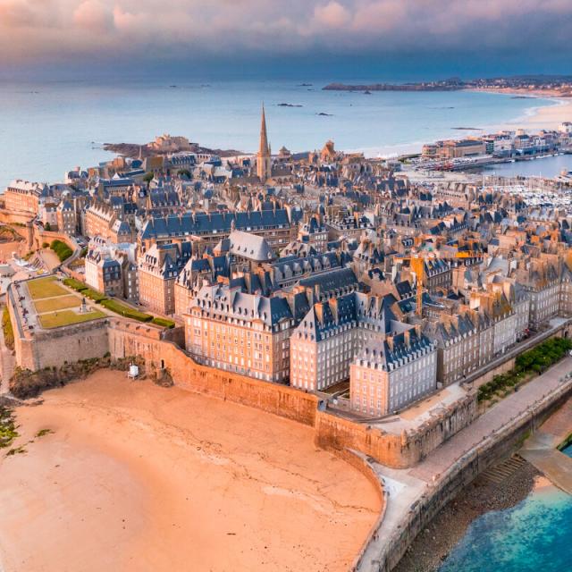 Vue Sur Saint Malo Intra Muros Depuis Le Mole Des Noires Saint Malo Loic Lagarde 663 1200px