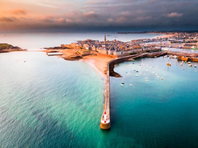 Vue Sur Saint Malo Intra Muros Depuis Le Mole Des Noires Saint Malo Loic Lagarde 666 1200px