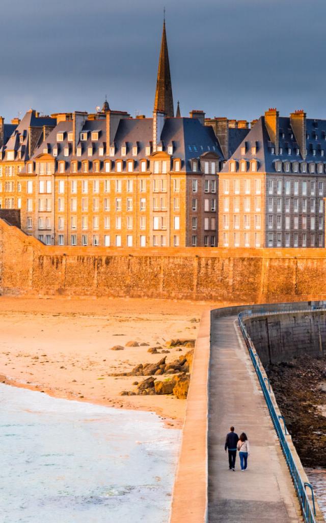 Vue Sur Saint Malo Intra Muros Depuis Le Mole Des Noires Saint Malo Loic Lagarde 667 1200px