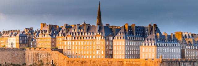 Vue Sur Saint Malo Intra Muros Depuis Le Mole Des Noires Saint Malo Loic Lagarde 667 1200px