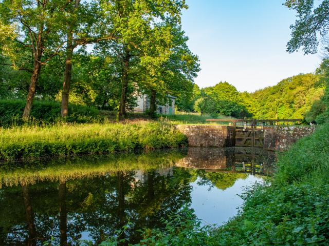 Canal et végétation - Hédé-Bazouges