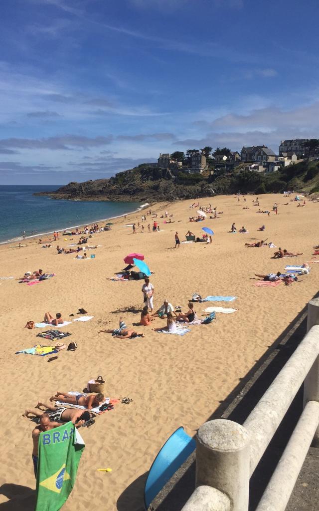 Plage_du_Val_-_St_Malo-SMBMSM-12614.jpg