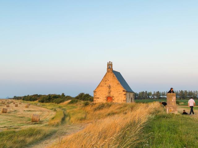 Chapel_Sainte-Anne_de_la_Greve_-_Saint-Broladre-Simon_Bourcier-931