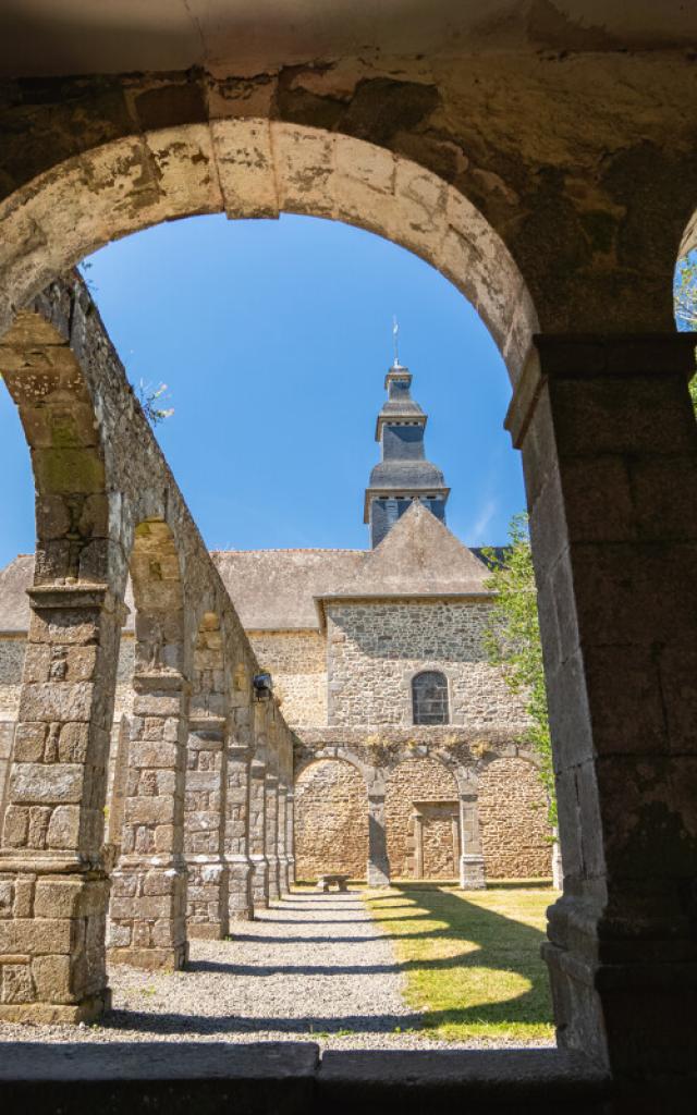 Abbaye Du Tronchet Le Tronchet Thibault Poriel 5077 1200px