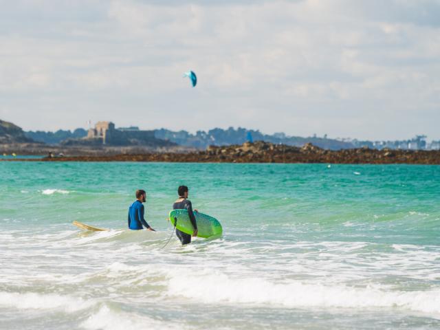 Surfeurs Parame Saint Malo Thibault Poriel 5013 1200px